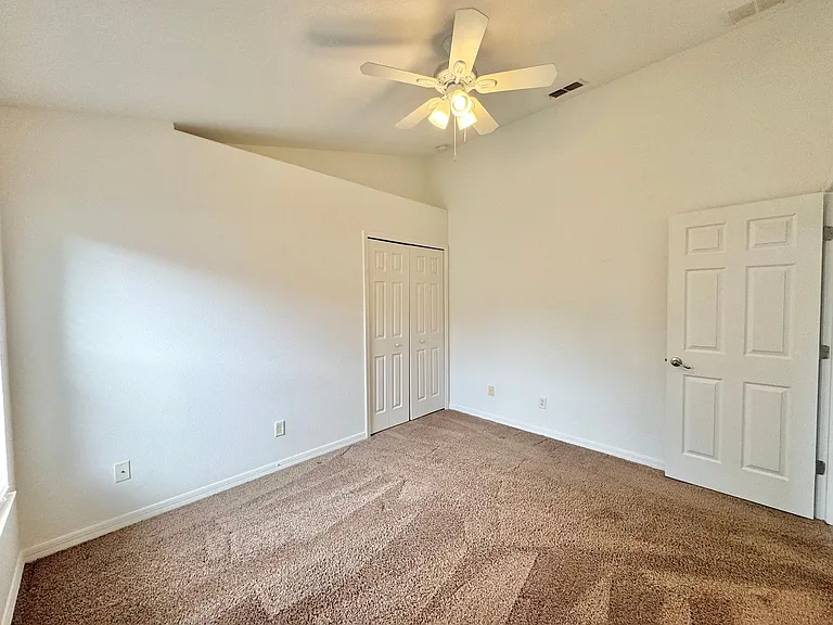 502 Viola Dr — Photo 43