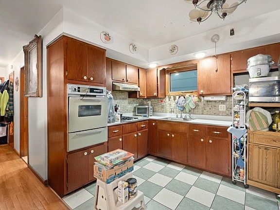 3rd image of 15 Carlton Ave