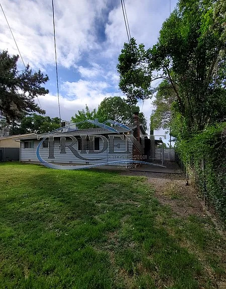 745 Queens Ave — Photo 21