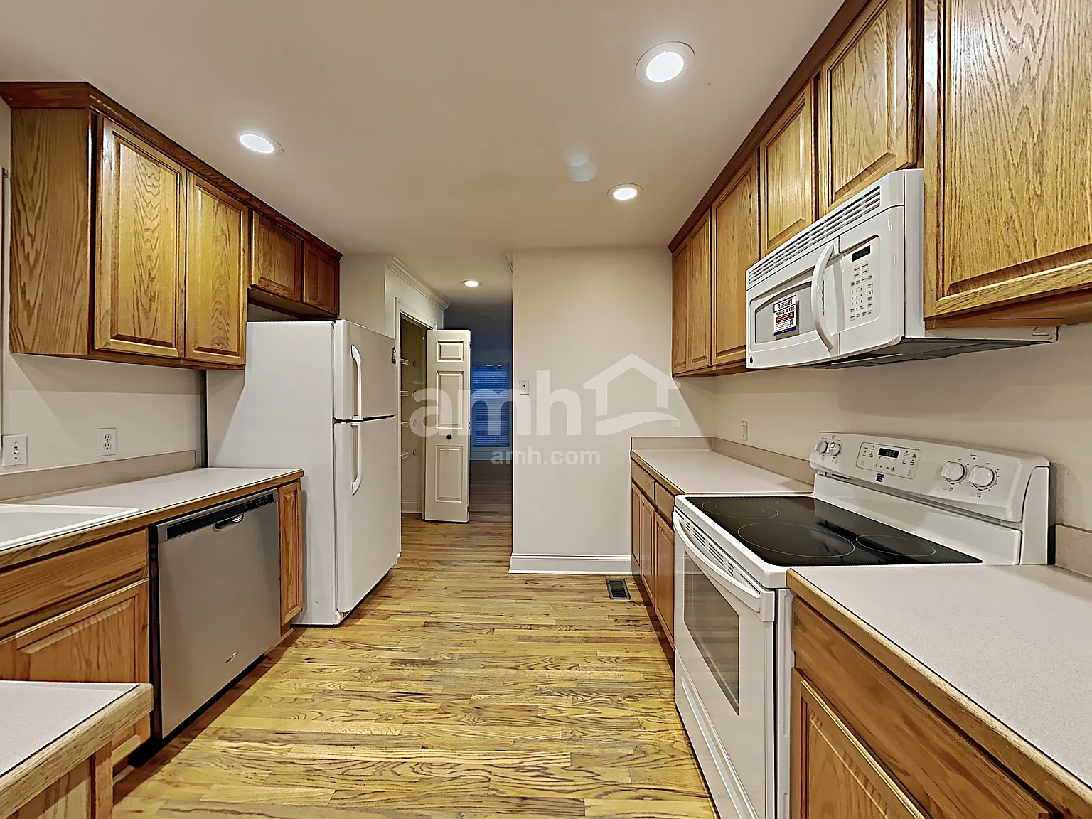 3 bed, 2.5 bath, 2621 sqft, $2,635 — Photo 3
