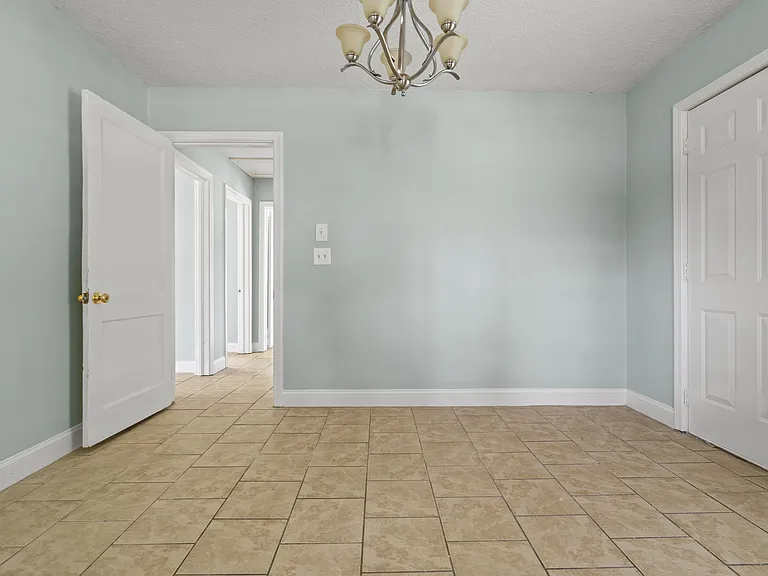 172 S Aiken Dr — Photo 18