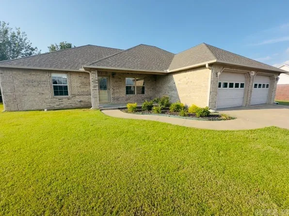 3001 Newcastle Dr, Paragould, AR 72450