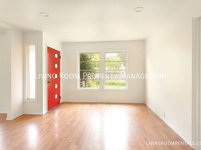 4642 NE Emerson St — Photo 2