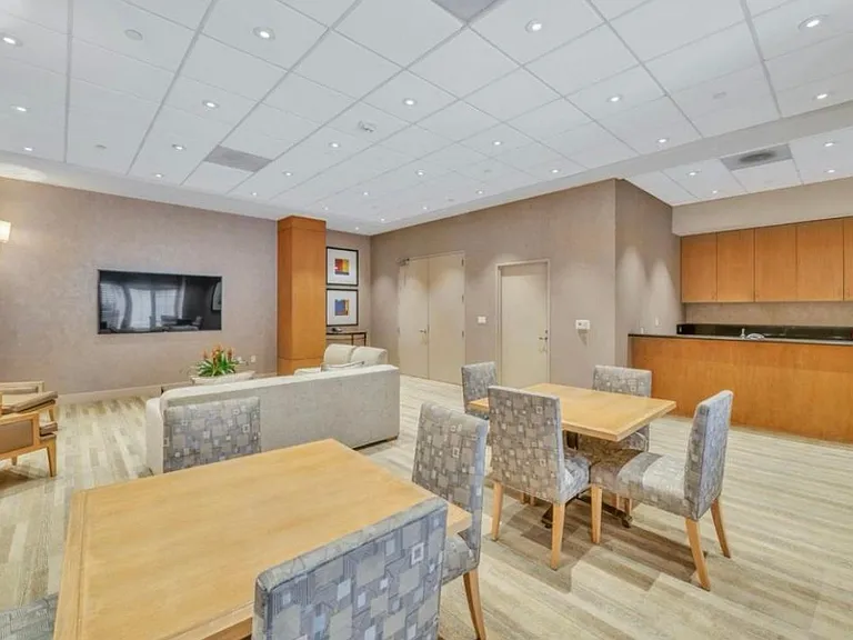 10445 Wilshire Blvd #1804 — Photo 36