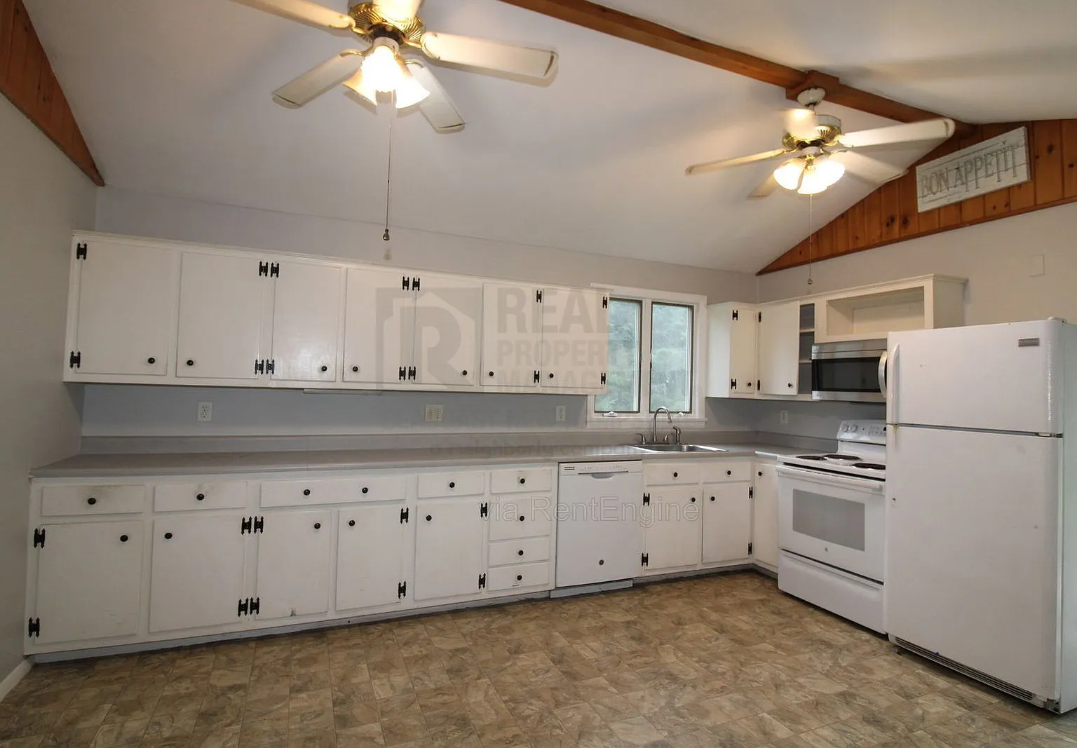 3 bed, 1.0 bath, 960 sqft, $2,800 — Photo 3