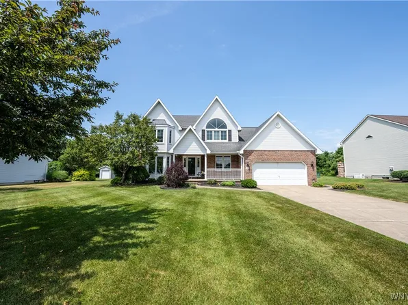 81 Burbank Dr, Orchard Park, NY 14127