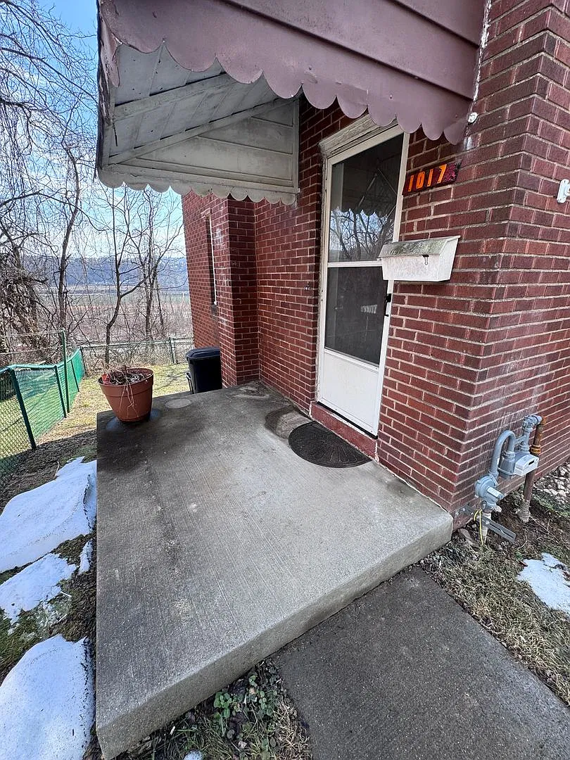Updated 2-Bedroom 1-Bath House in Duquesne!! — Photo 3