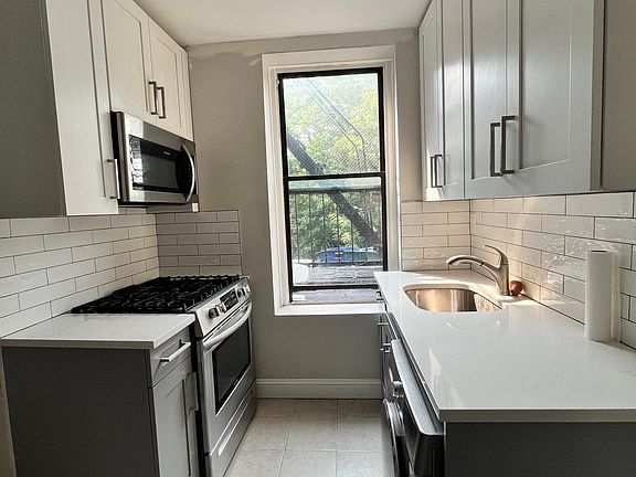 3rd image of 360 Pacific Ave APT 2
