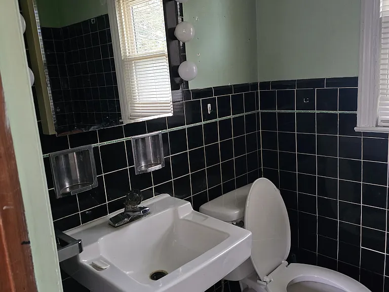 31 Eldredge St — Photo 5