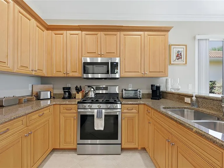 490 Montelluna Dr — Photo 12