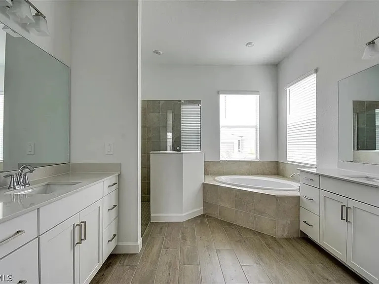 7796 Lakes Edge Ln — Photo 26