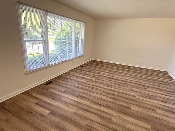 2nd image of 751 E 164th Pl