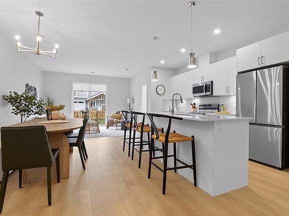 4th image of 3257 Woodrush Dr #121