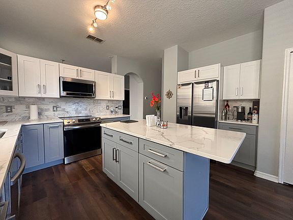 3rd image of 14750 Kristenright Ln