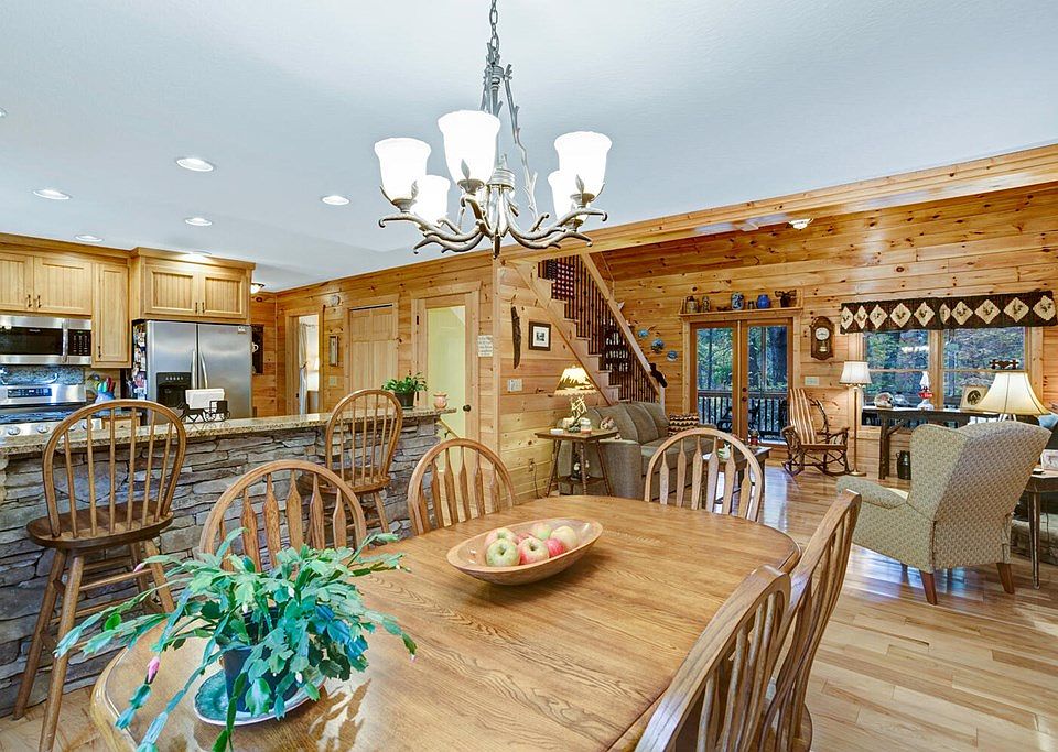 16th image of 58 Morley Dr