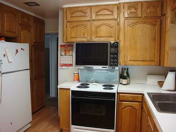 5th image of 220 Ashland Dr