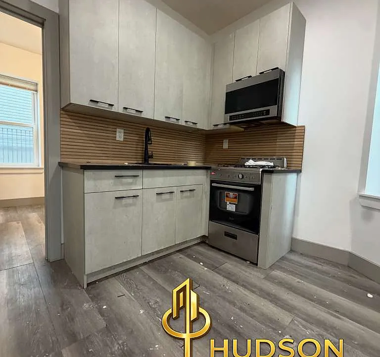 183 Baldwin Ave #1R