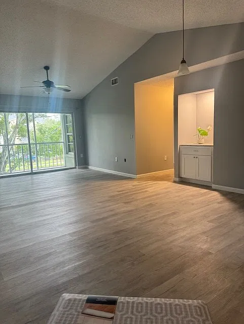 3 bed, 1190 sqft, $2,475 — Photo 4