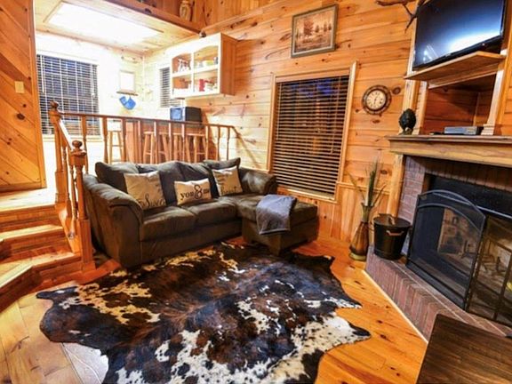 4th image of 344 Woodland Cir