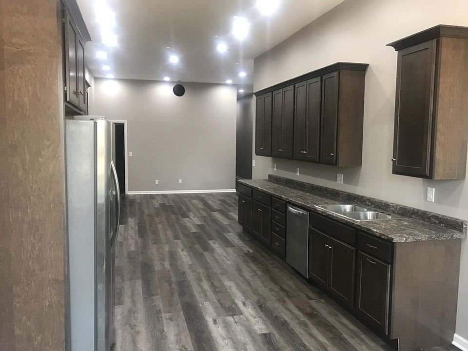 2nd image of 527 1st St