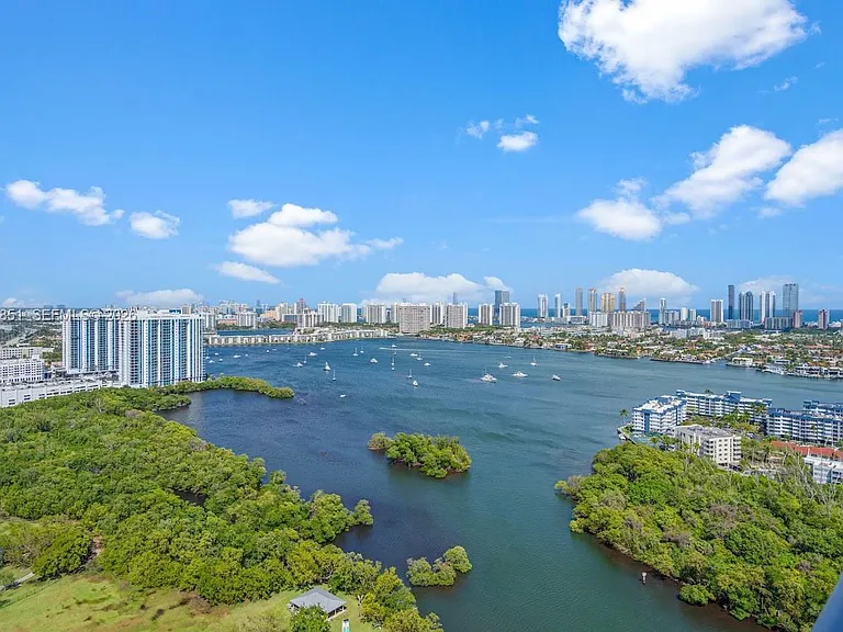 16385 Biscayne Blvd #3201 — Photo 27