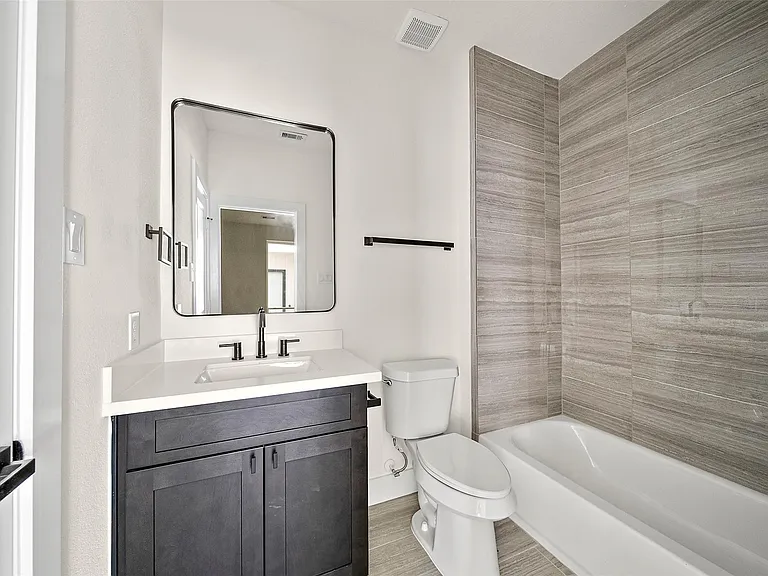 2722 Nagle St — Photo 12