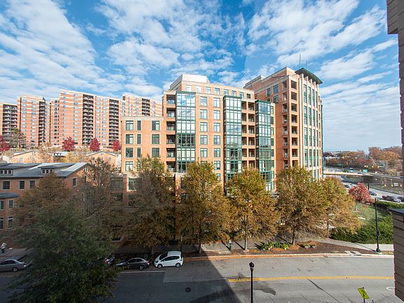 5th image of 2220 Fairfax Dr APT 508