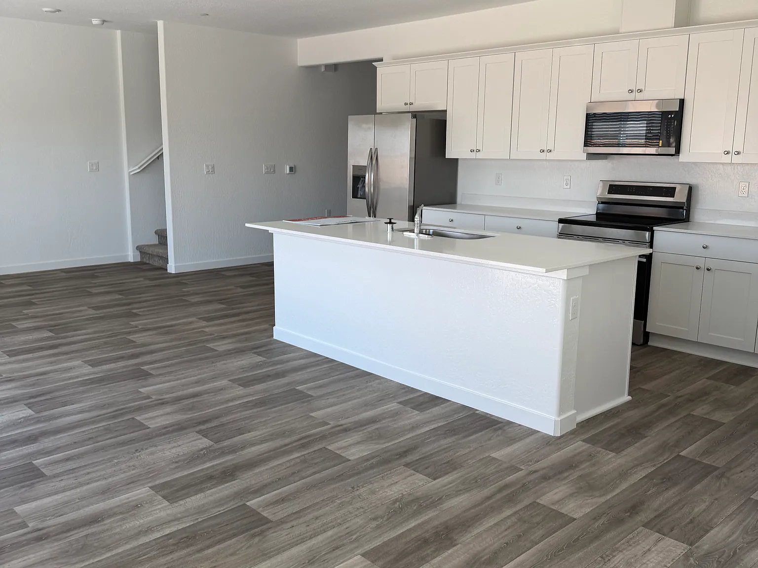 4 bed, 2.5 bath, 1969 sqft, $2,895 — Photo 4