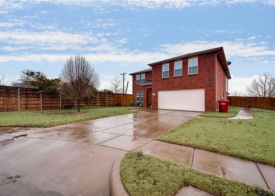 1st image of 1221 Hawthorne Ct