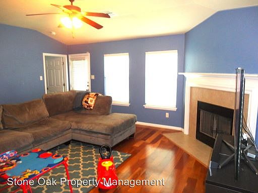4th image of 18541 Blue Pond Dr