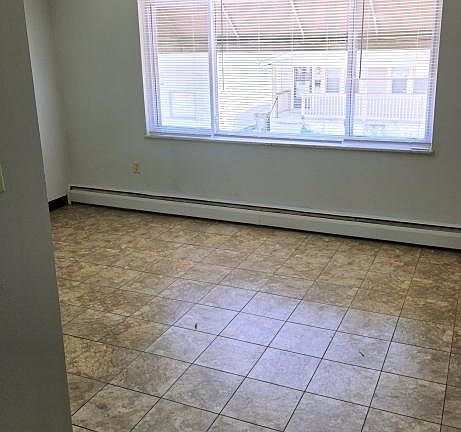 5th image of 356 E Duncan St