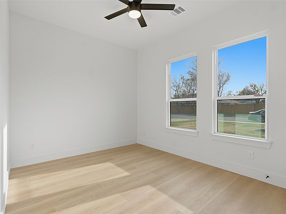 4th image of 4438 Tacoma St