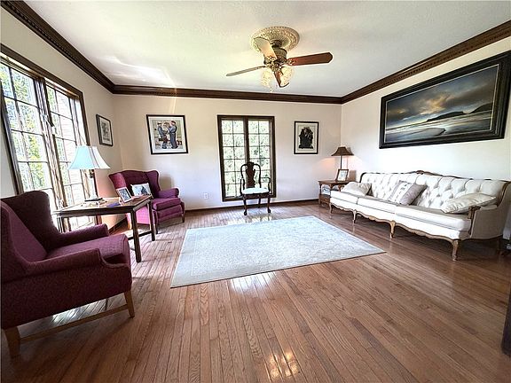 4th image of 2501 Acorn Ct
