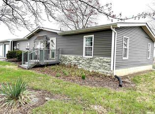 291 S Main St, Hoyleton, IL 62803