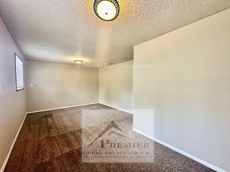 6873 Metropolitan St — Photo 4