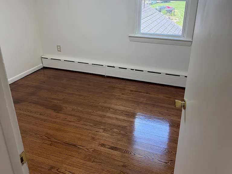 256 Montague Rd — Photo 16