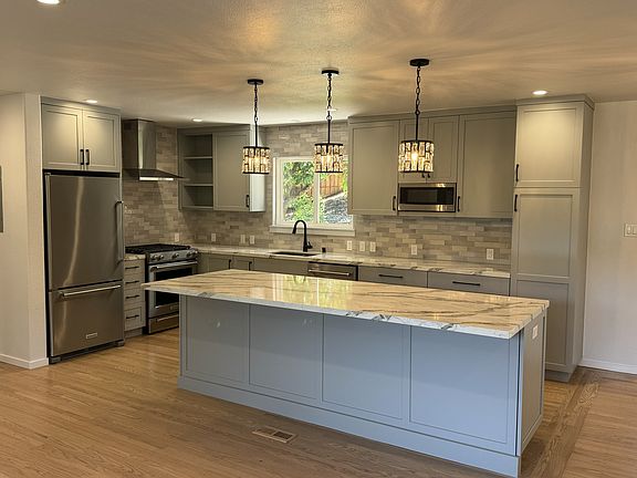 Newly Remodeled Kitchen