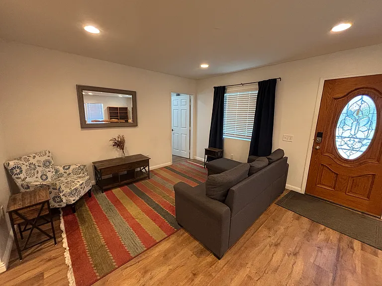 306 E Cummings Ln — Photo 3