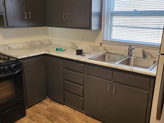 2nd image of 7118 Lake St