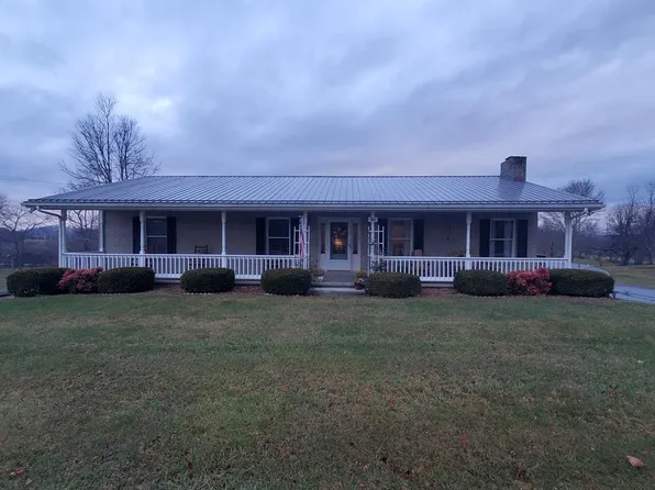 911 Country Ln, Chilhowie, VA 24319