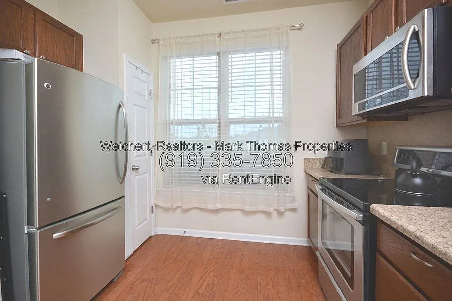 2 bed, 2.5 bath, 1362 sqft, $1,700 — Photo 3