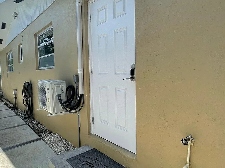 1511 SW 90th Ave — Photo 5
