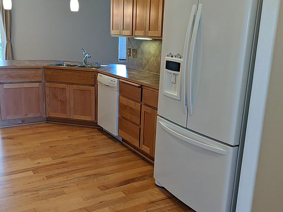 3rd image of 1522 W East Pl