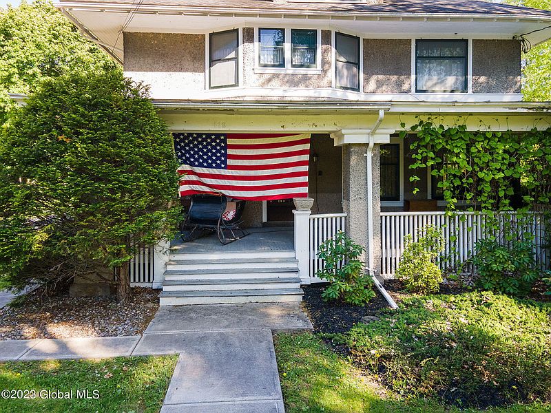 4th image of 118 Knower Avenue