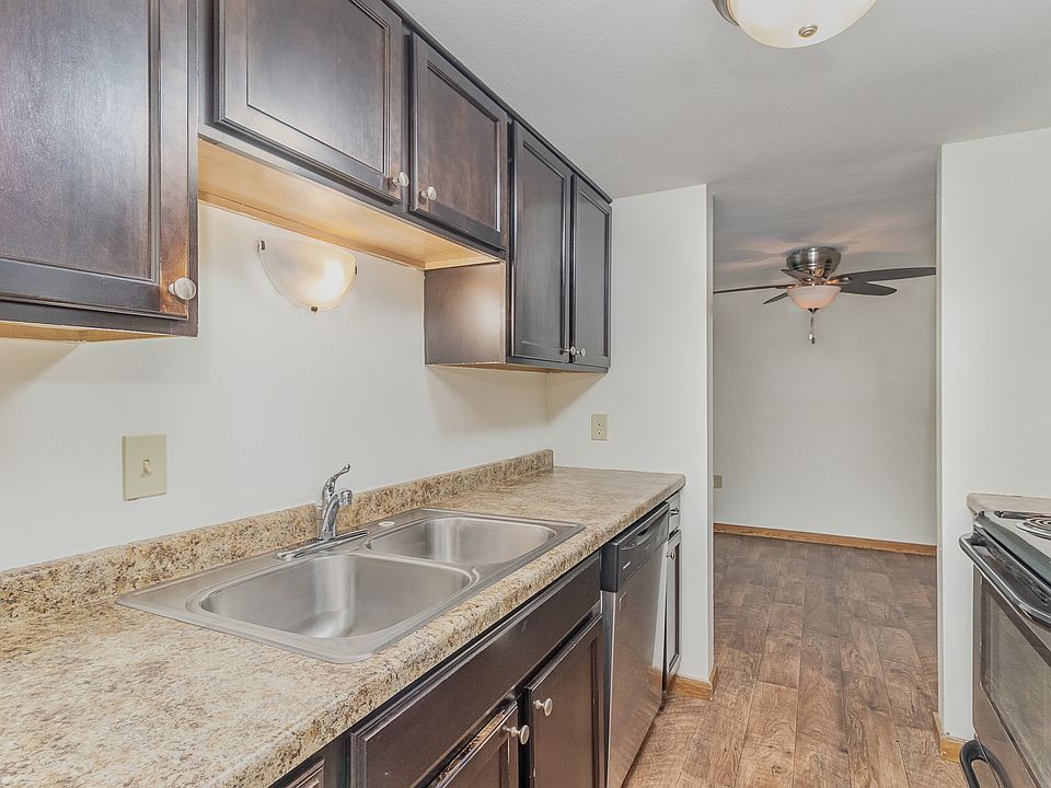 Golden Valley, MN Valley View Apartments | 22B | Kitchen