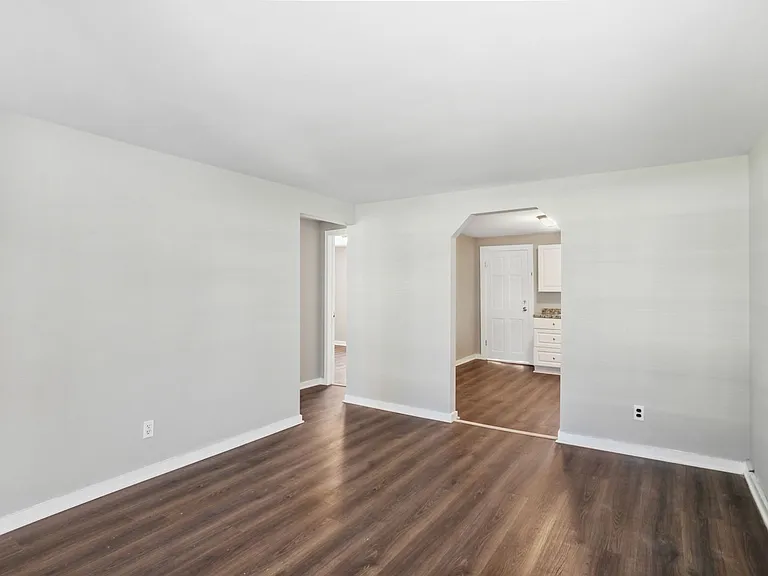817 W 44th St — Photo 10
