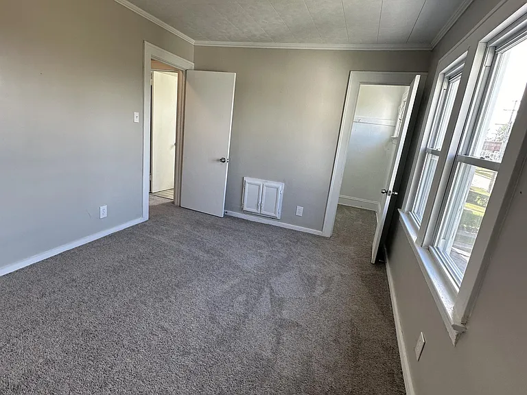 11021 Western Ave — Photo 33