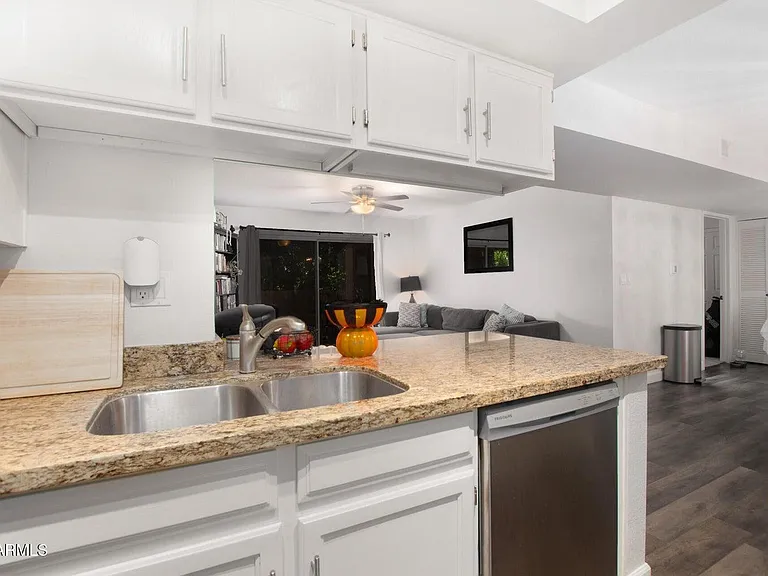 540 N May St #2081 — Photo 8