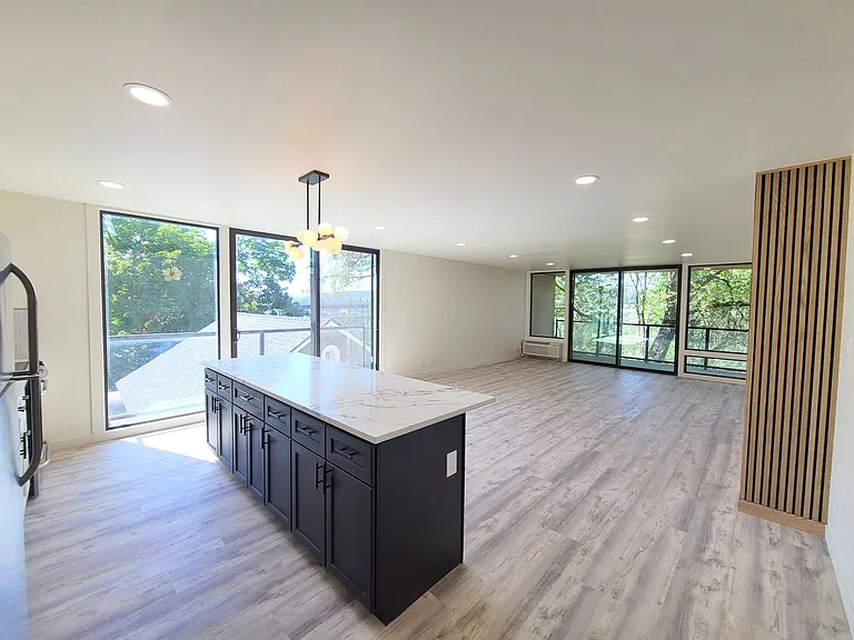 358 S Coeur D Alene St — Photo 30