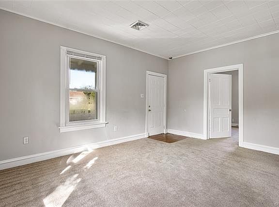 4th image of 15 S Elm Ave